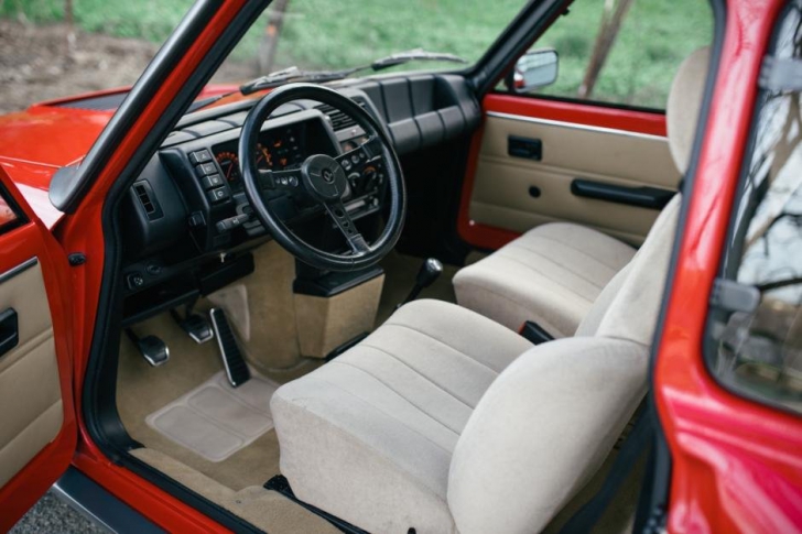 Un Renault R5 fabricat în 1984 a bătut toate recordurile. Sumă fabuloasă oferită pe el