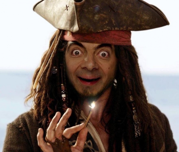 Mr. Bean, în ipostaze în care nu l-ai mai văzut: are tatuaje, păr lung și e chiar și... albastru