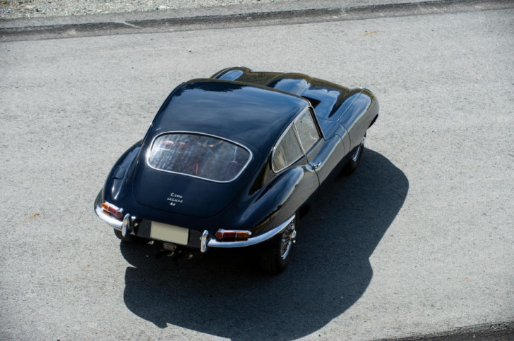 Jaguar produce din nou cel mai iubit model sport al brandului: E-Type-ul din 1965. Cum arată
