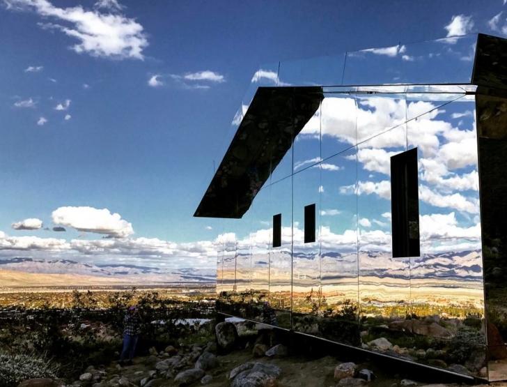 Au inventat casa INVIZIBILĂ. Aşa arată locuinţa în care se reflectă natura. Cum au reuşit