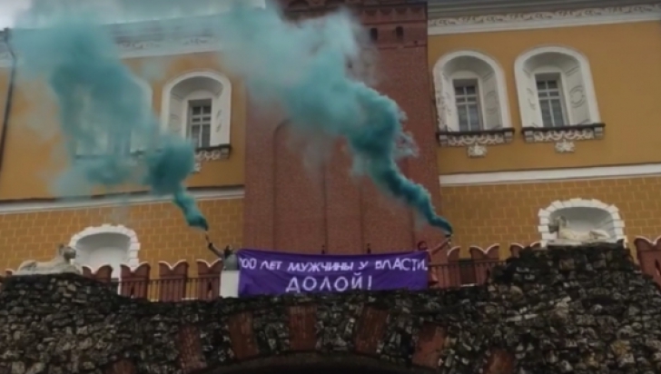 PROTEST inedit pe zidurile Kremlinului. Ce mesaj a fost afişat, pe 8 martie