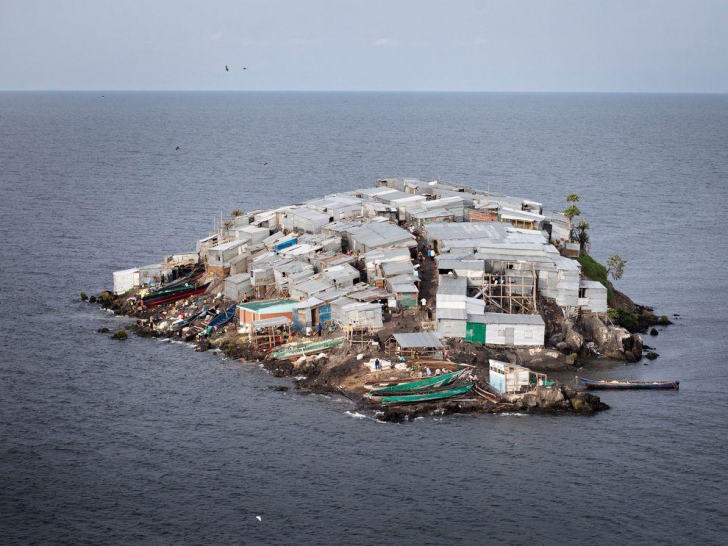 Un loc unic în lume, De ce se îngrămădesc oamenii să locuiască pe minuscula insulă