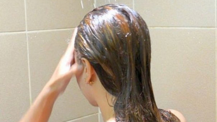 Ce se întâmplă dacă te speli cu cafea pe păr - efectul e neaşteptat!