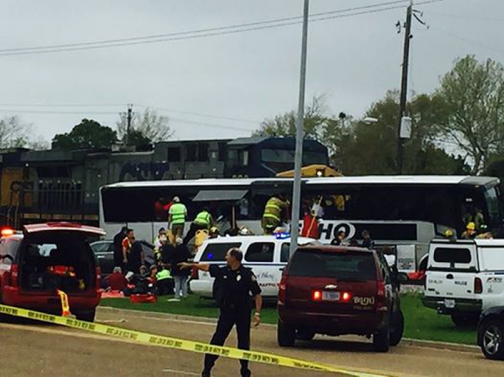 Accident tren - autobuz