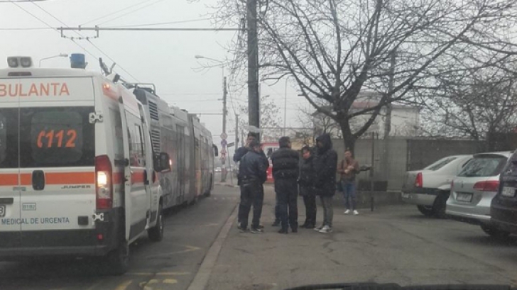 Caz şocant la Ploieşti: a sărit din autobuz de teama controlorilor. A ajuns la spital
