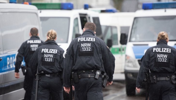Alertă teroristă la un centru comercial în Germania. Doi suspecți reținuți 
