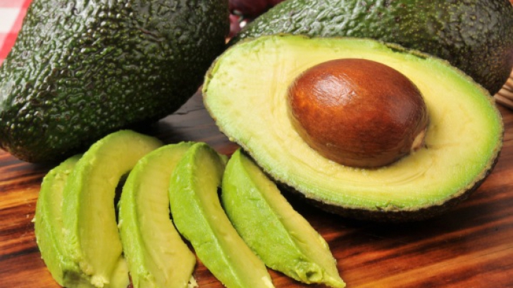 Cum faci un avocado crud să se coacă în 10 minute 