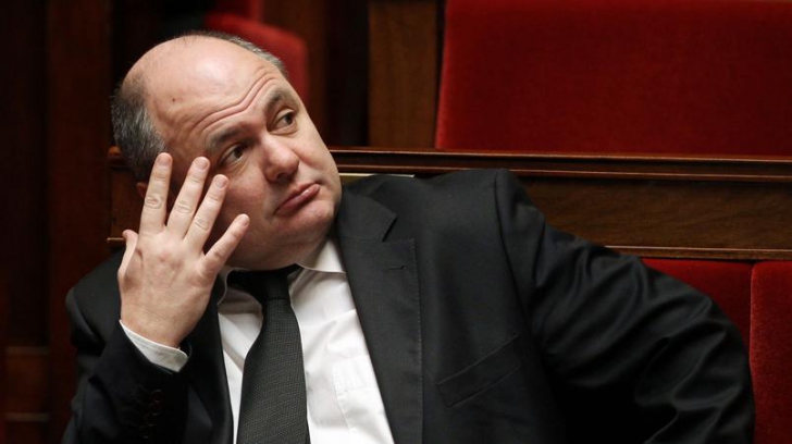 Ministrul de Interne a DEMISIONAT! Scandal fără precedent în Franța
