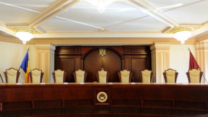Proiect: Judecătorii CCR vor putea fi reţinuţi sau condamnaţi doar cu încuviinţarea plenului Curţii 