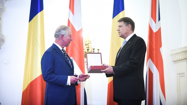 Prinţul Charles, în România. Klaus Iohannis l-a decorat cu "Steaua României" în grad de Mare Cruce 