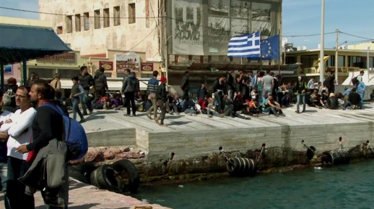 Un protest a escaladat în violențe după ce un nou val de migranți a ajuns pe insula Chios din Grecia
