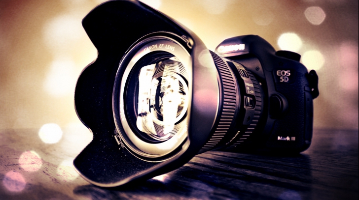 eMAG Stock Busters – 5 oferte de aparate foto si video sport, DSLR sau compacte ce au reduceri mari