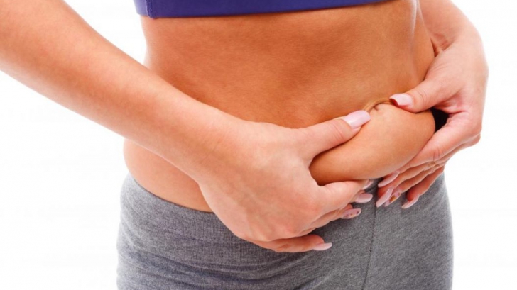 Cum să scapi de grăsimea de pe abdomen simplu şi rapid! Consumă acest preparat zilnic