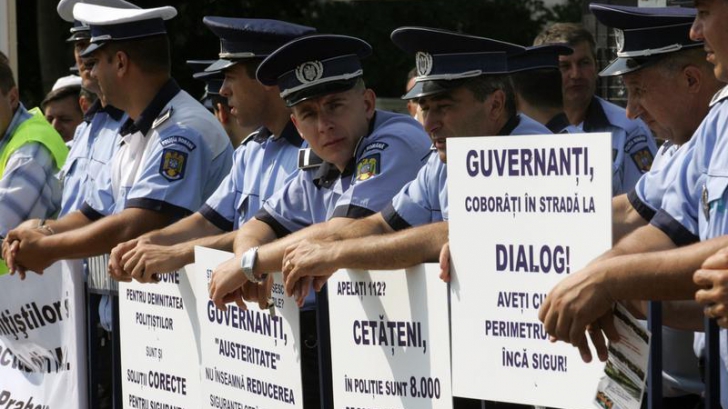 Poliţiştii protestează de ziua lor, în faţa MAI şi la Guvern. Vor salarii mai mari