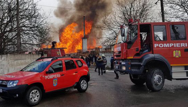 Incendiu puternic în județul Cluj. Pompierii au intervenit de urgență