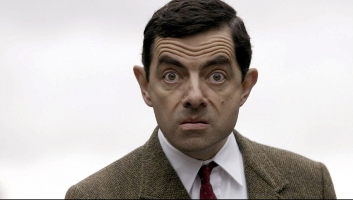 Mr. Bean, în ipostaze în care nu l-ai mai văzut: are tatuaje, păr lung și e chiar și... albastru