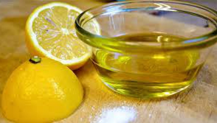 Ce se întâmplă dacă bei o linguriţă de ulei de măsline cu suc de lămâie. Efectul e uimitor!