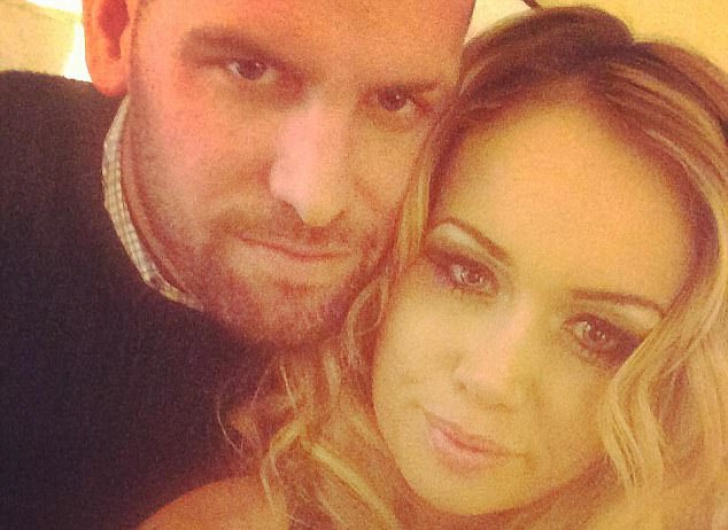 Tineri şi fără ruşine! Partidă fierbinte de amor filmată într-un restaurant. Poliţia a intervenit