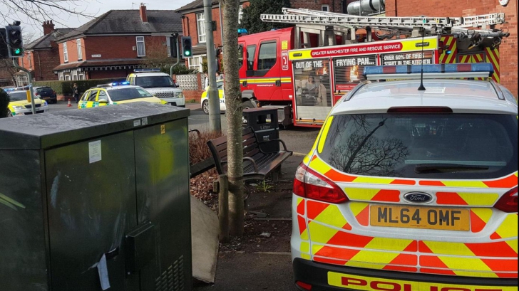 Un șofer a intrat cu mașina în pietoni, în Manchester. Mai multe persoane, rănite