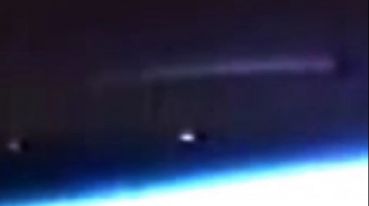 Un obiect bizar plutește deasupra Pământului și nimeni nu știe ce e. Cum arată