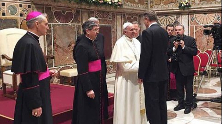 Klaus Iohannis, întrevedere cu Papa Francisc, în cadrul Summitului de la Roma 
