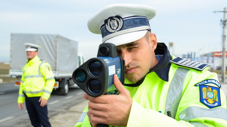 RECORD de viteză pe autostrăzile din România! 15 vitezomani au dat peste cap radarele polițiștilor