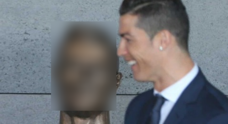 RUŞINE pentru Cristiano Ronaldo. Şi-a dezvelit noua statuie, dar fanii au râs: "Parcă e caricatură"