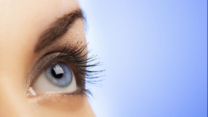 Blefaroplastia, o operație ușoară care face ochiul mai odihnit. În ce constă