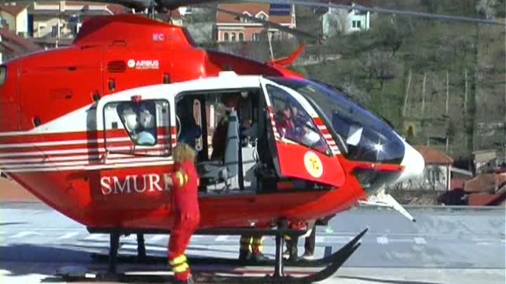 Elicopterele SMURD aterizează pe acoperişul spitalului judeţean din Oradea 