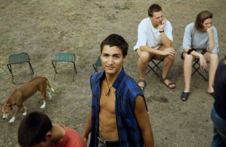 Fotografiile care fac furori pe internet. Cum arăta în adolescență Justin Trudeau, premierul Canadei