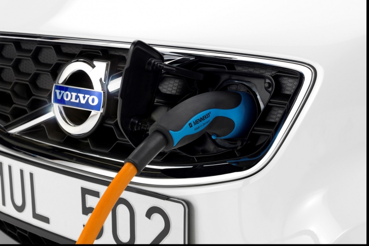 Volvo construieşte un automobil electric mai ieftin ca Tesla Model 3