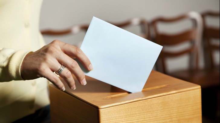 Alegătorii din Olanda, în stare de șoc. Imagini interzise minorilor, la TV într-o secție de votare