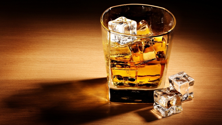 Beneficiile miraculoase ale consumului de whisky! Cum te poate ajuta să pierzi kilogramele în plus