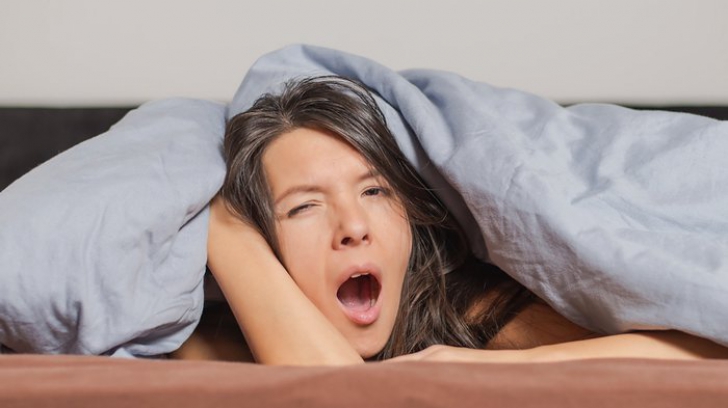 Dormi mai puţin de patru ore pe noapte? Mesajele îngrijorătoare pe care corpul tău ţi le trimite