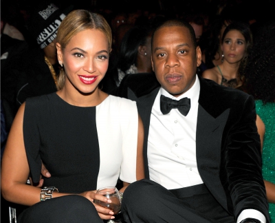 Aceasta este casa grandioasă din Los Angeles, pe care Beyonce şi Jay-Z oferă 120 de milioane $