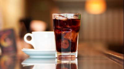 Ce se întâmplă dacă bei și cafea și sucuri care conțin cola