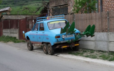 "Dacia cu 6 roţi". Invenţia unui mecanic din Alba pe care mulţi şi-ar dori s-o conducă. Motivul?
