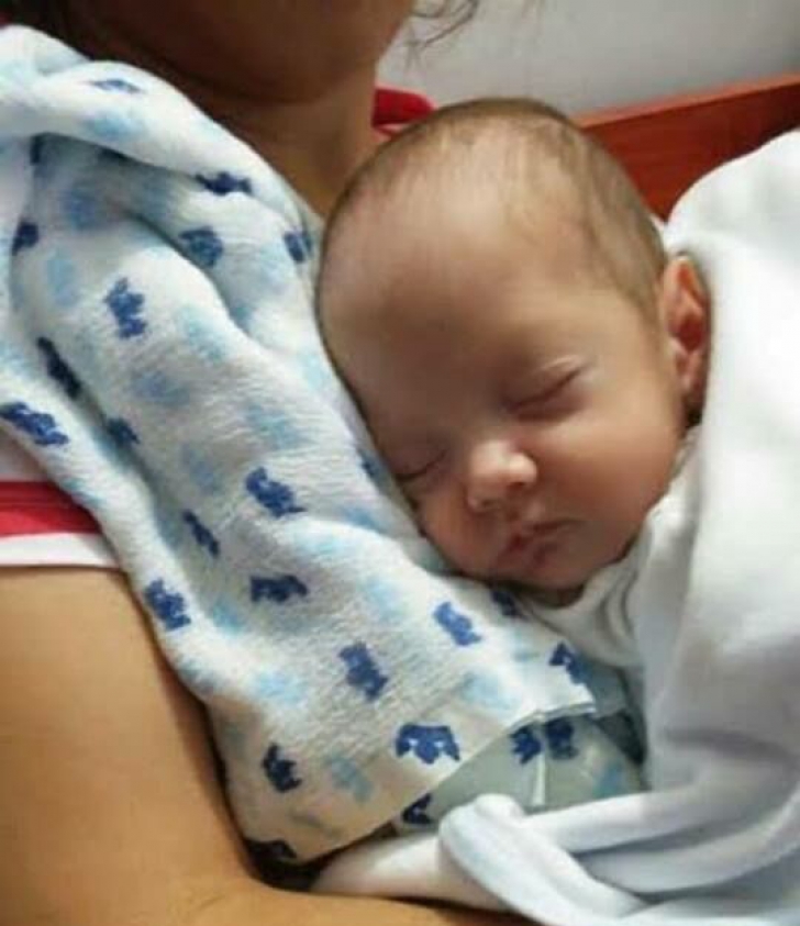 O tânără a stat cinci luni în comă și a născut un bebeluș. Cum arată micuțul