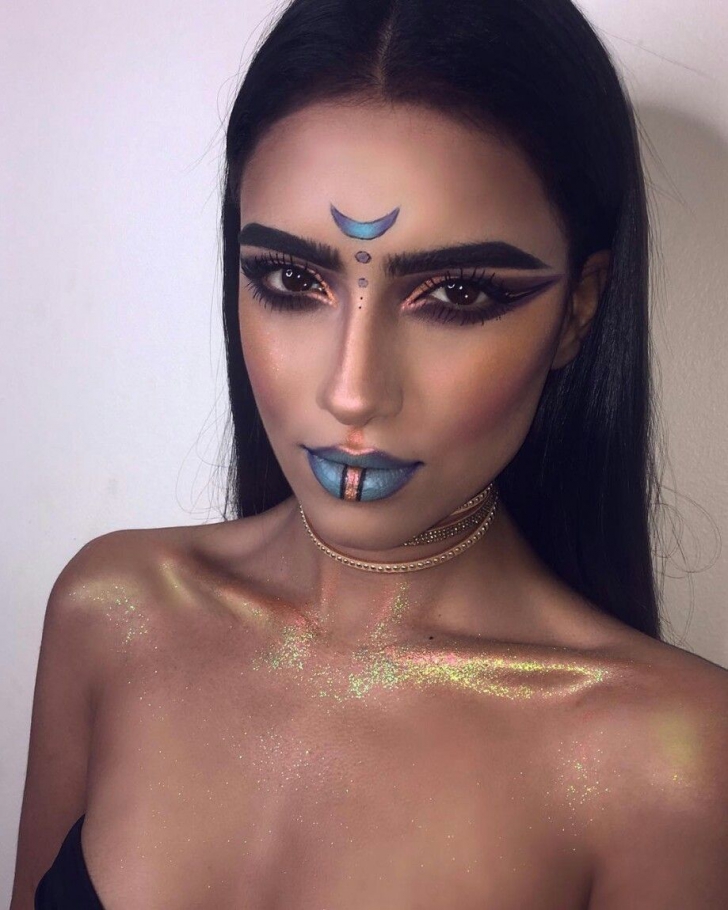 Ea e guru în make-up, regina degizărilor pe Instagram.S-a machiat în look-ul specific fiecărei zodii