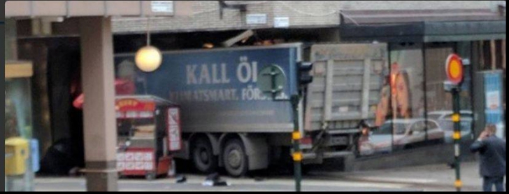 ATENTAT la Stockholm. Șoferul camionului a fost PRINS! Explozibil găsit în TIR