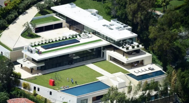 Aceasta este casa grandioasă din Los Angeles, pe care Beyonce şi Jay-Z oferă 120 de milioane $