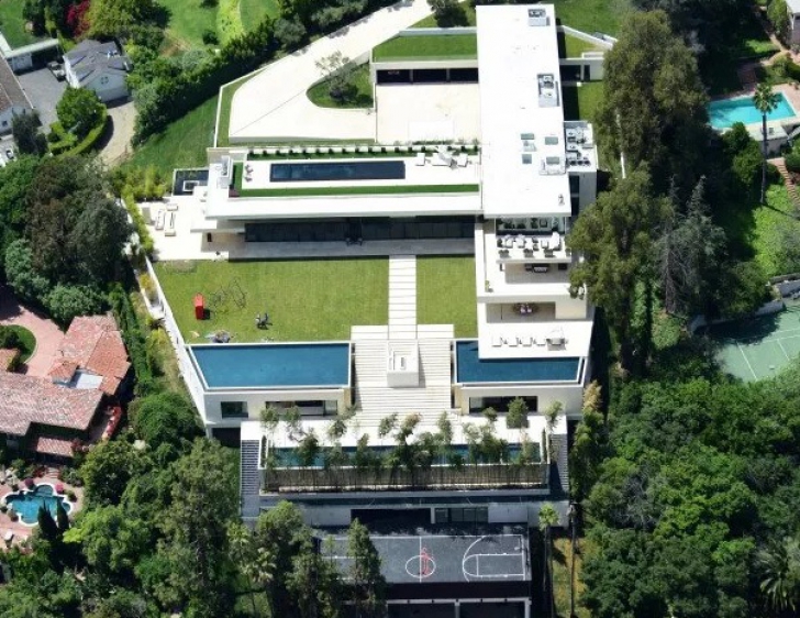 Aceasta este casa grandioasă din Los Angeles, pe care Beyonce şi Jay-Z oferă 120 de milioane $
