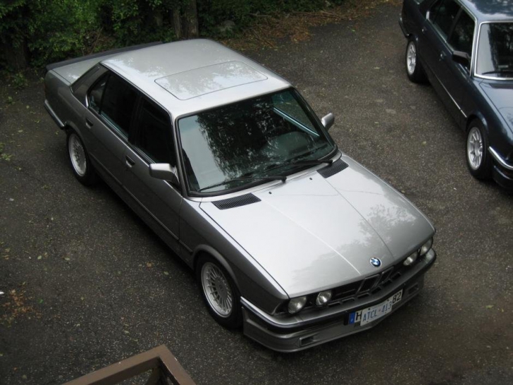 Cum arată cel mai RAR BMW din lume. Tocmai a fost scos la vânzare. Fabricat în 1984, costă 64.000$