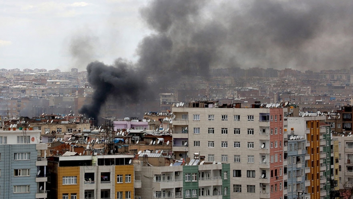 Explozie puternică în sud-estul Turciei. Mai multe persoane rănite