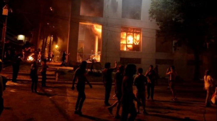 Parlamentul din Paraguay, incendiat de manifestanții nemulțumiți de un vot secret