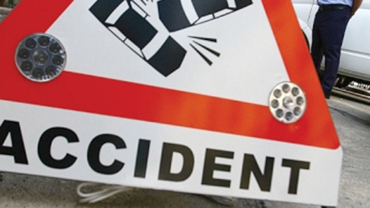 Accident în Sibiu. Patru persoane ranite într-un sens giratoriu. Salvatorii au intervenit de urgență