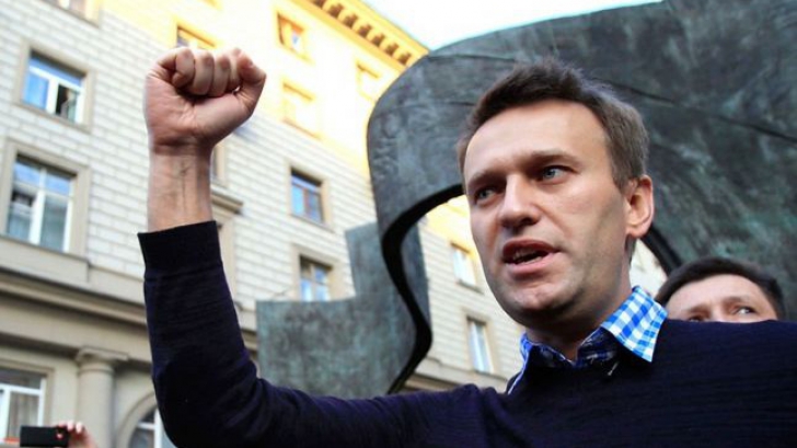 Putin nu riscă. Liderul opoziției, Aleksei Navalnîi, luat de poliție cu o lună înaintea alegerilor