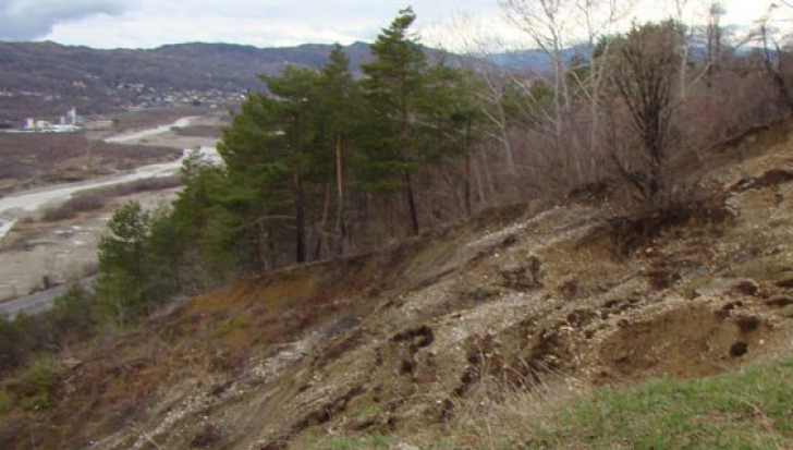 Noi alunecări de teren în județele Galați și Vaslui