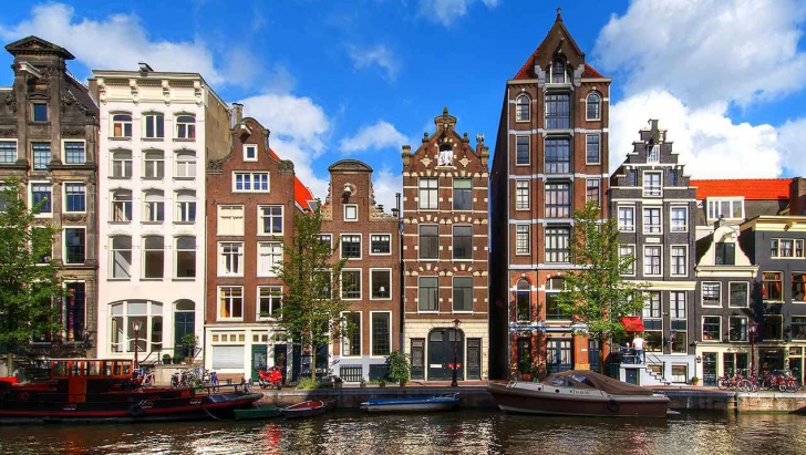 Oferte city break Amsterdam. Reduceri de 40% la Vola.ro