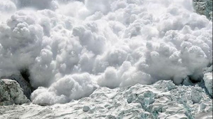 Avalanșă în Munții Retezat. Şapte turişti, surprinşi de valul de zăpadă. Doi copii au murit 